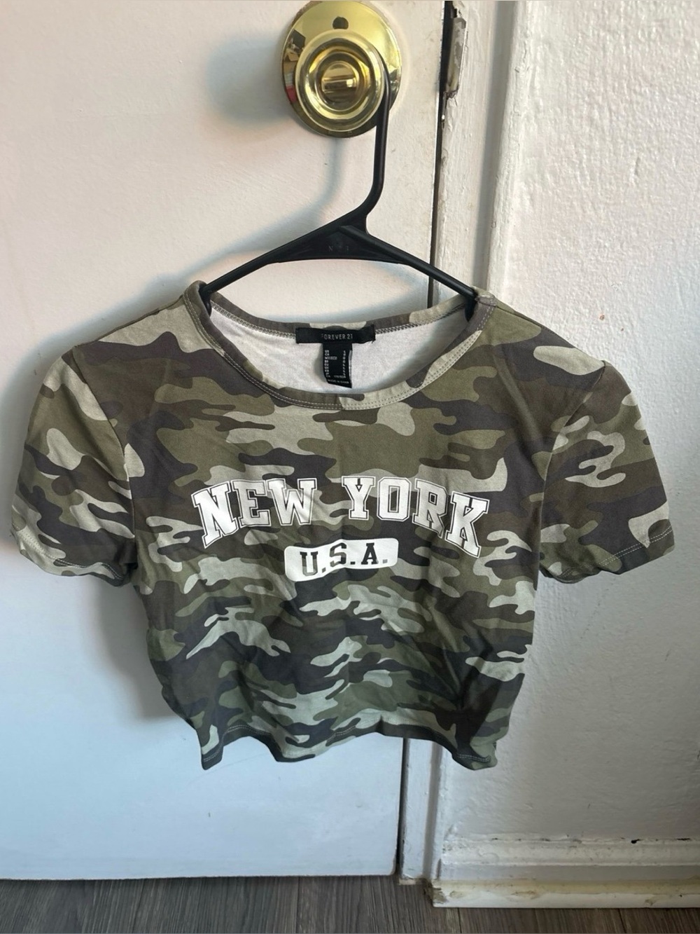 Forever 21 Camo New York Crop Tee